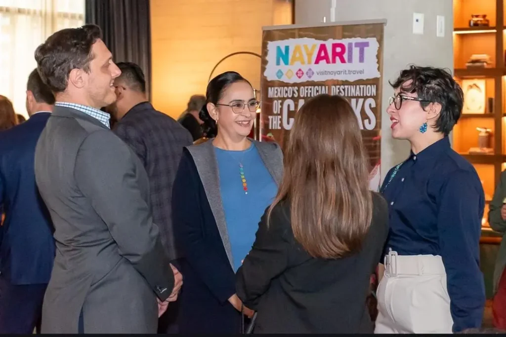 Representantes de Canuks y Nayarit charlando